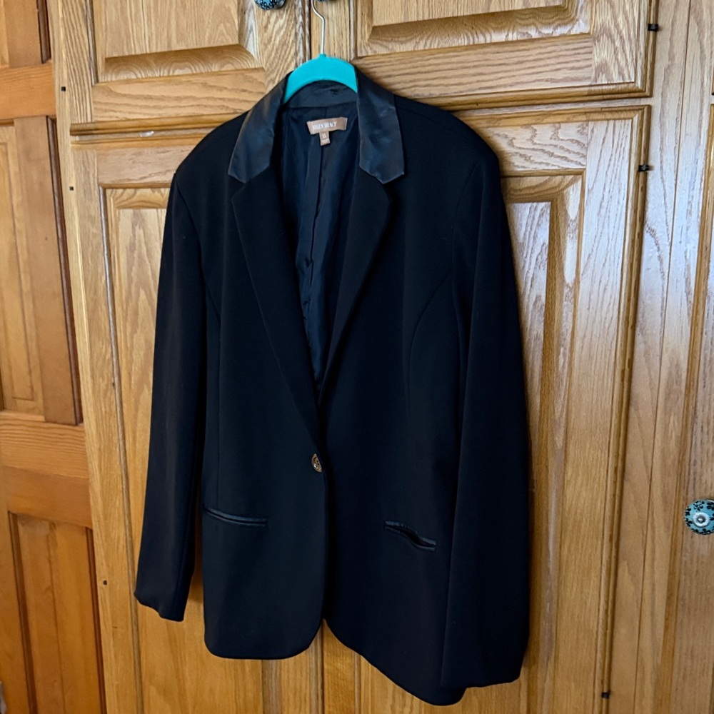 Ellen Tracy Black Blazer with Faux Leather trim collar and pocket.
